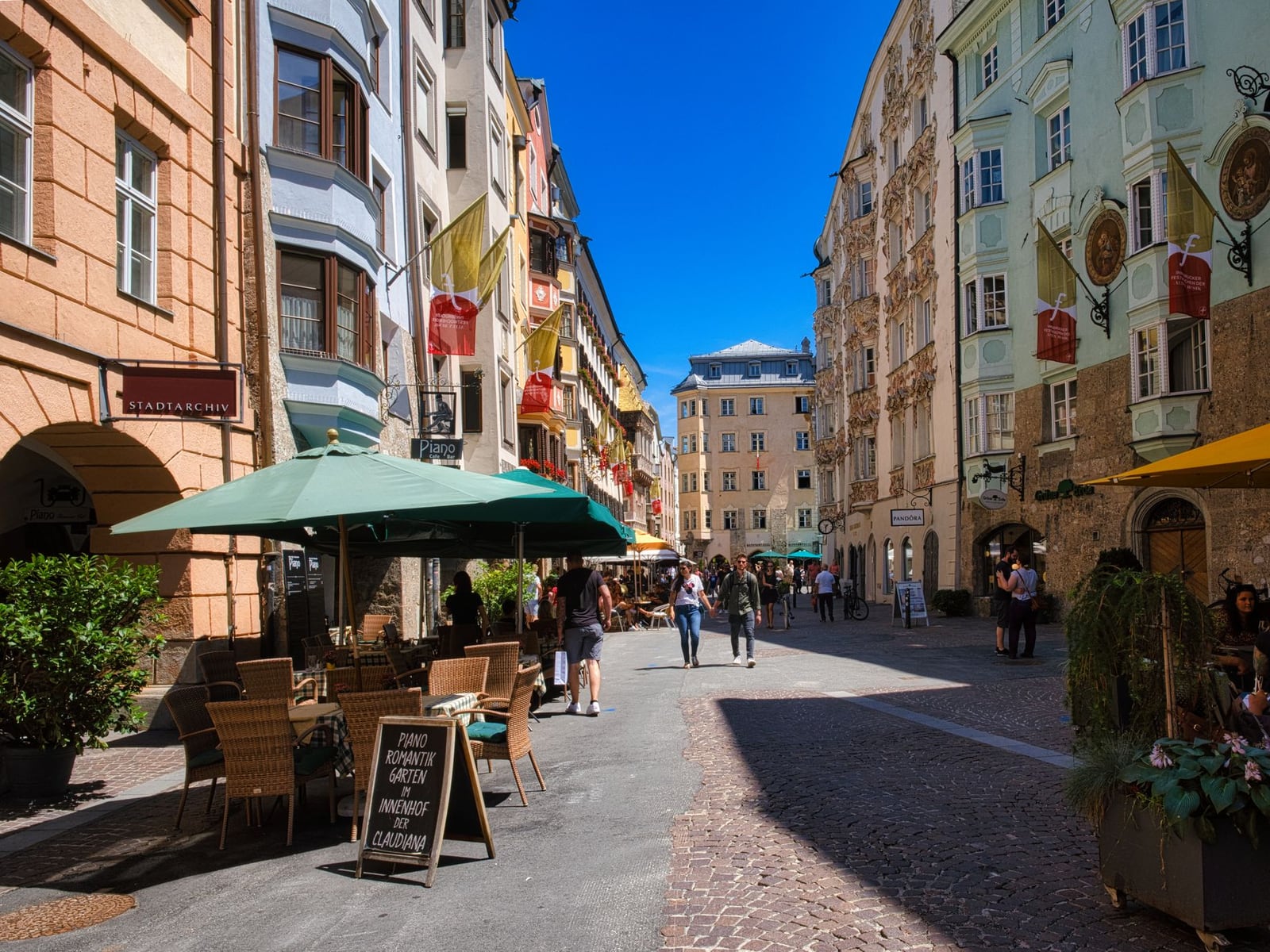 Die Außenansicht des Basqueluma Studios in der Innsbrucker Altstadt.